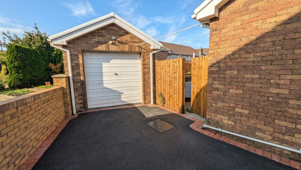 House in Pant - View 5