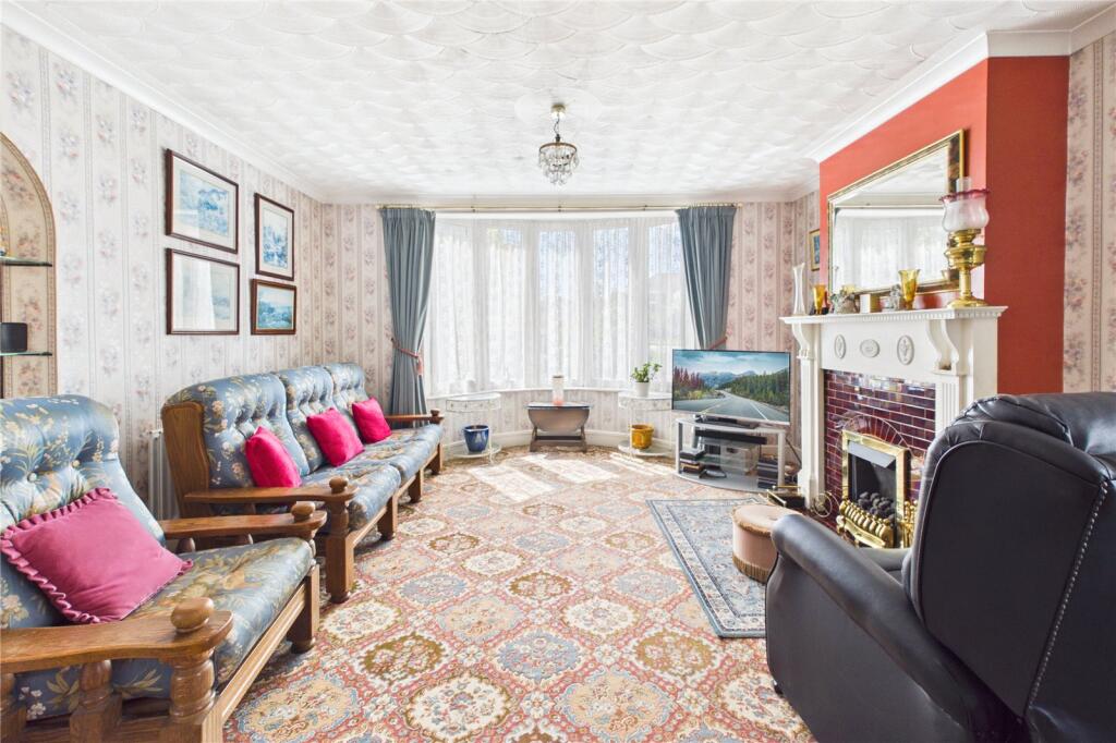 Whitworth Road, Swindon, Wiltshire, SN25 photo 2