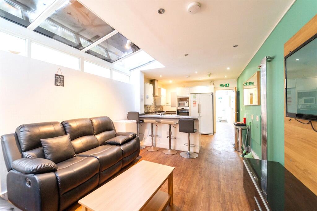 6 bedroom house for rent