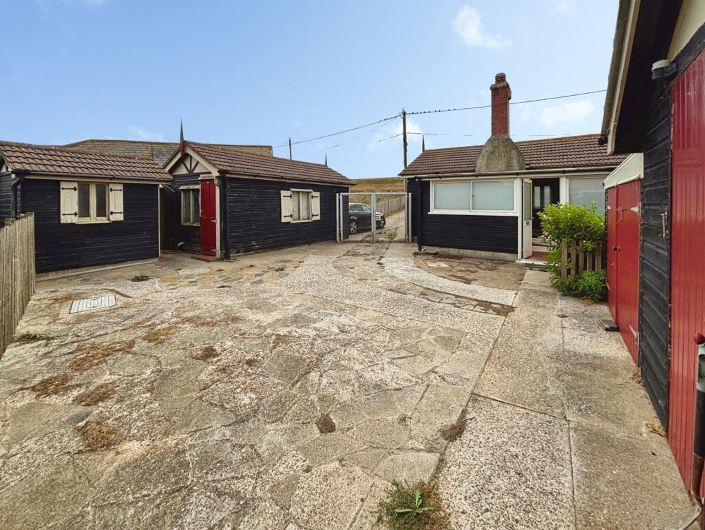 House in Rye, Jury's Gap, Camber - More