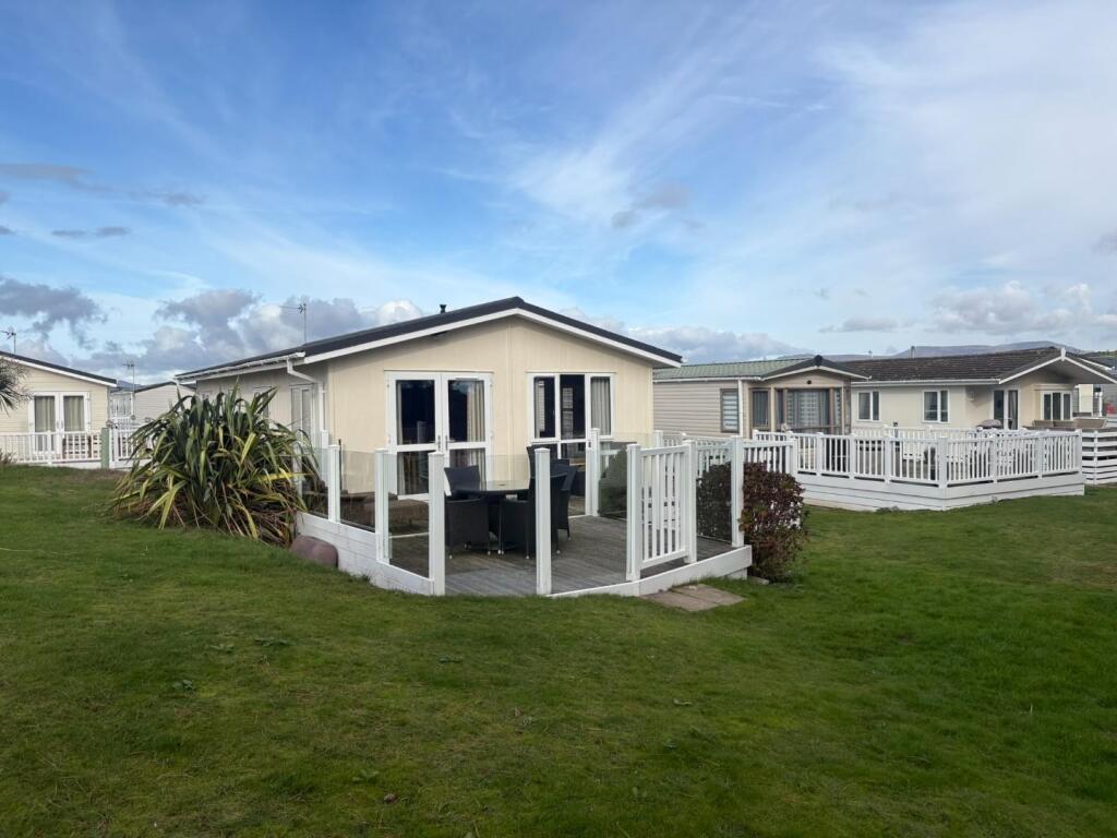 3-bed caravan on Cardigan View Holiday Park, Beach Road, Morfa Bychan, £50,000