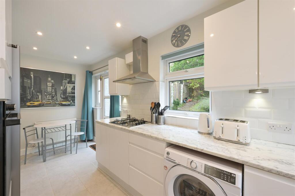 Prestbury Crescent, Banstead photo 2