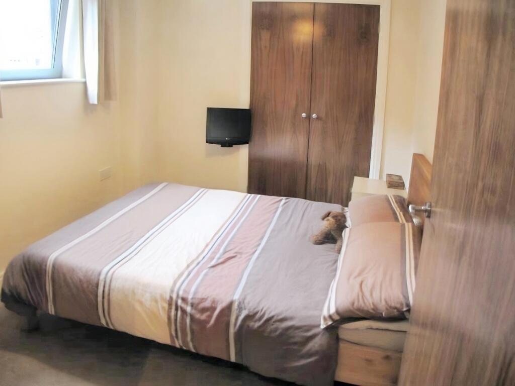 Apartment in Worcester, Worcestershire - View 4