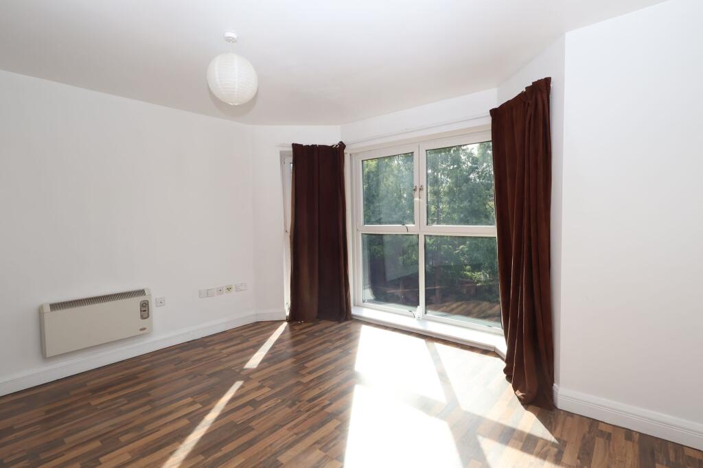 Apartment in Manchester, Whalley Range - View 2