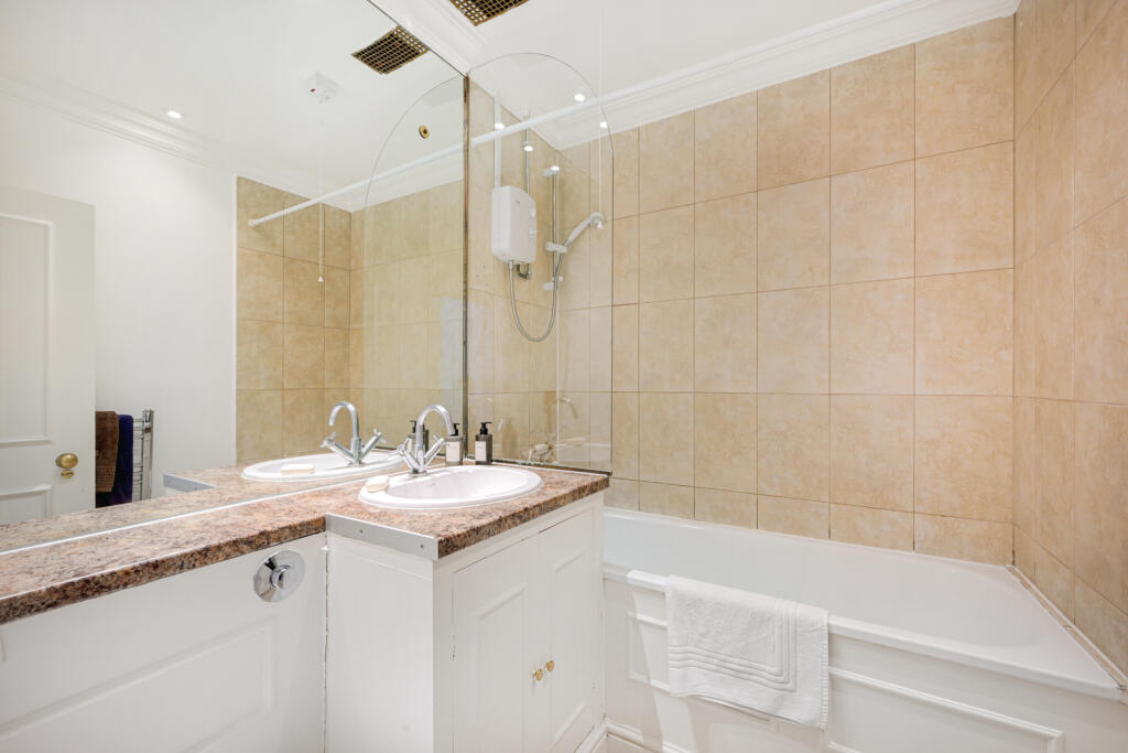 Apartment in London, Brompton - More