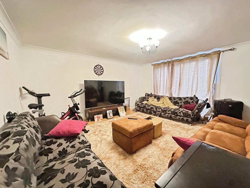 Chesters Avenue, Longbenton, Newcastle upon Tyne, NE12 photo 2