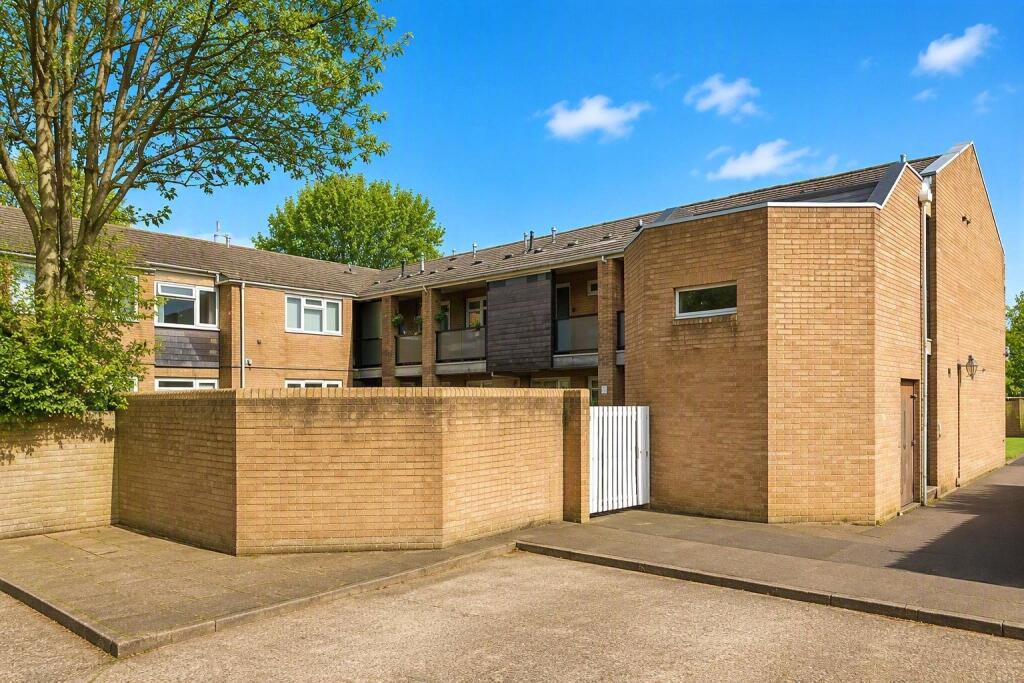 Main image of property: Robin Hood Close, Farnborough, Hampshire, GU14