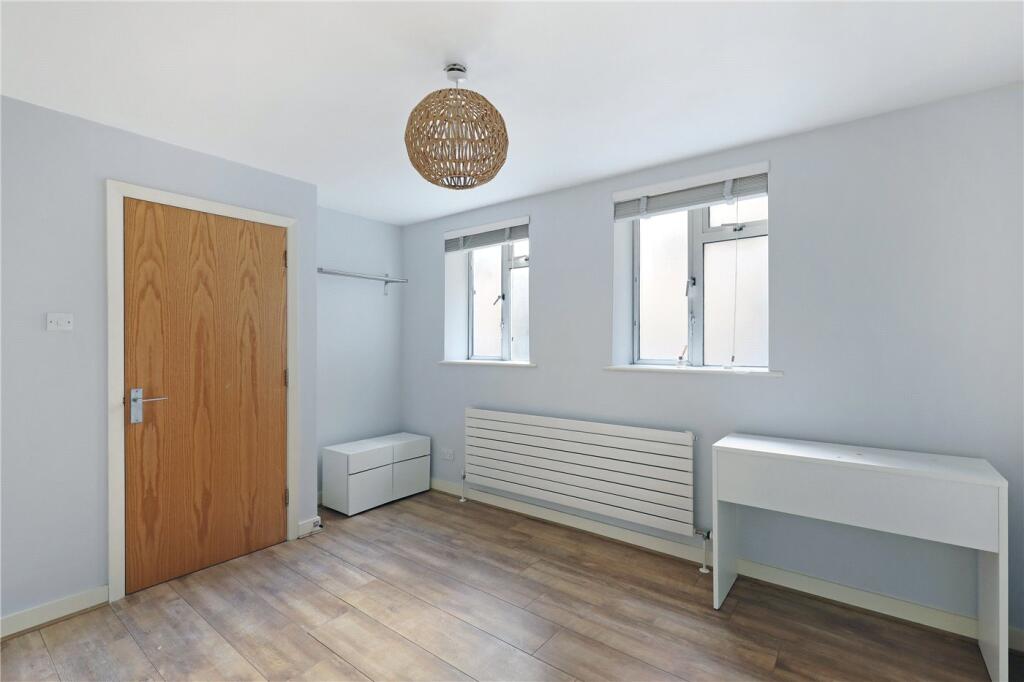 Apartment in London - More