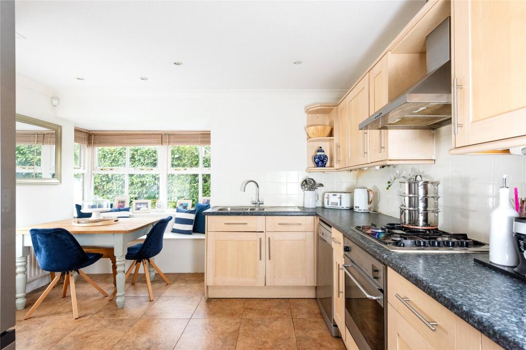 Olney Road, Lavendon, Buckinghamshire, MK46 photo 2