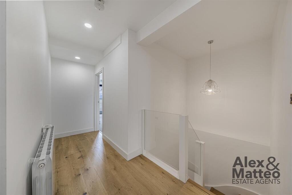 House in London - View 4