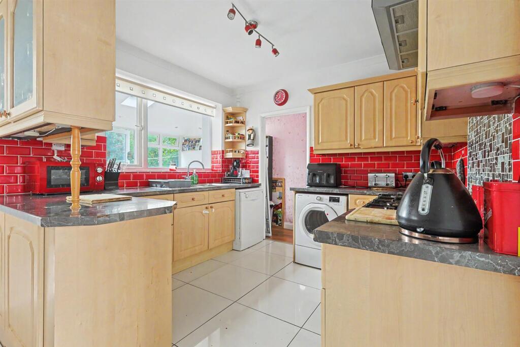 House in Rochford, Hullbridge - View 5