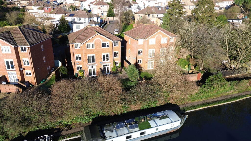 Hazelbank, Croxley Green, Hertfordshire photo 2