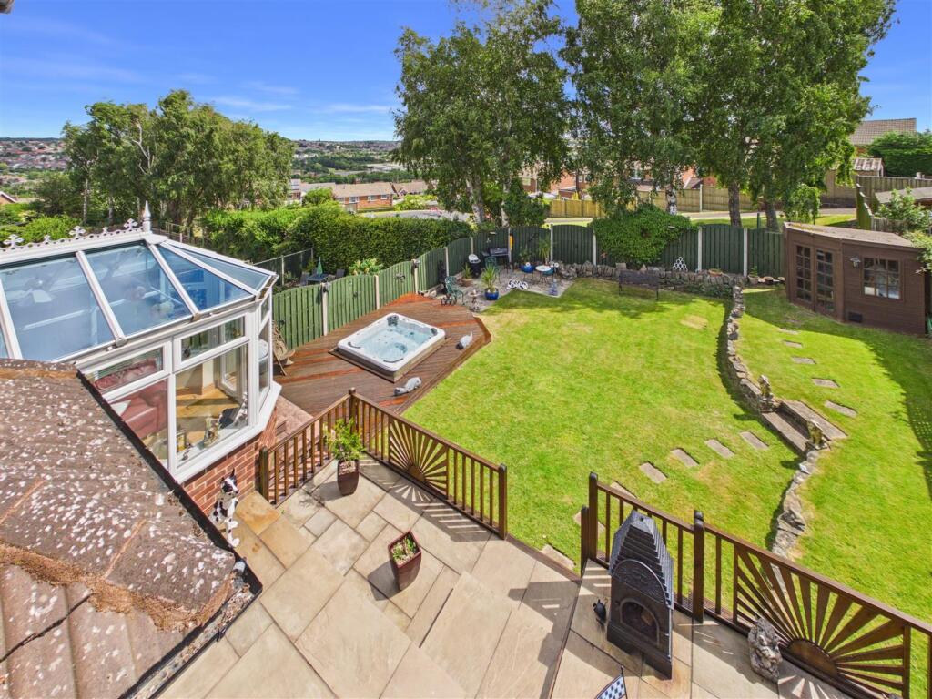 Netherfields Crescent, Dronfield photo 2