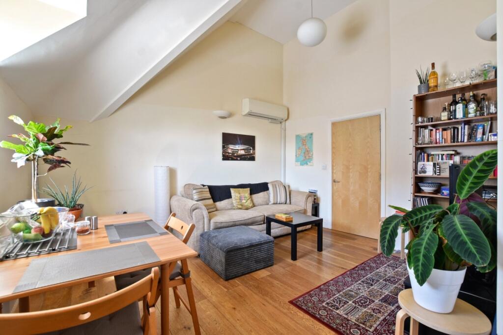 Main image of property: High Street London N8