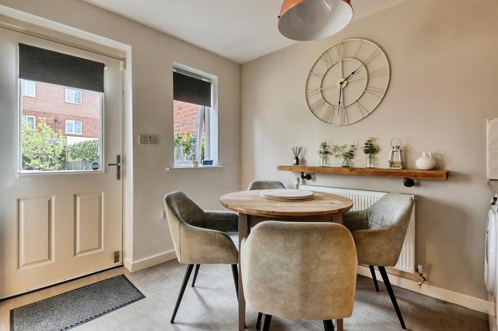 House in Birmingham, West Midlands - More