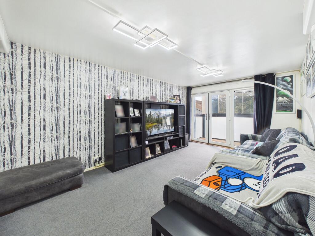 Apartment in Nottingham, Nottinghamshire - View 3