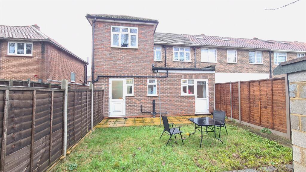 Ramscroft Close, Edmonton, N9 photo 4