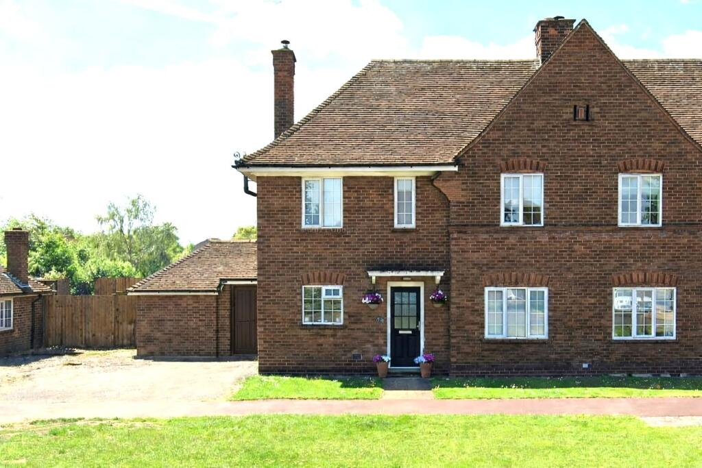 3-bed semi-detached on Stewartby Way, Stewartby, Bedford, MK43, £410,000