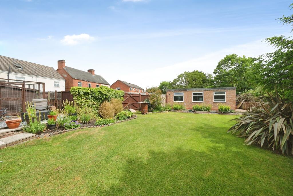 House in South Derbyshire, Derbyshire - View 3