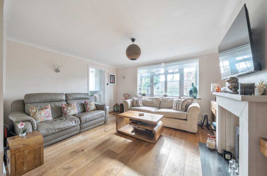 Wykeham Road, Netley Abbey, Southampton, Hampshire, SO31 photo 3