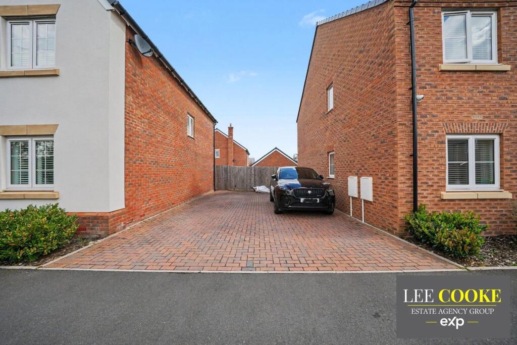 Furrow Drive , Brewood, Staffordshire, ST19 9FE photo 4