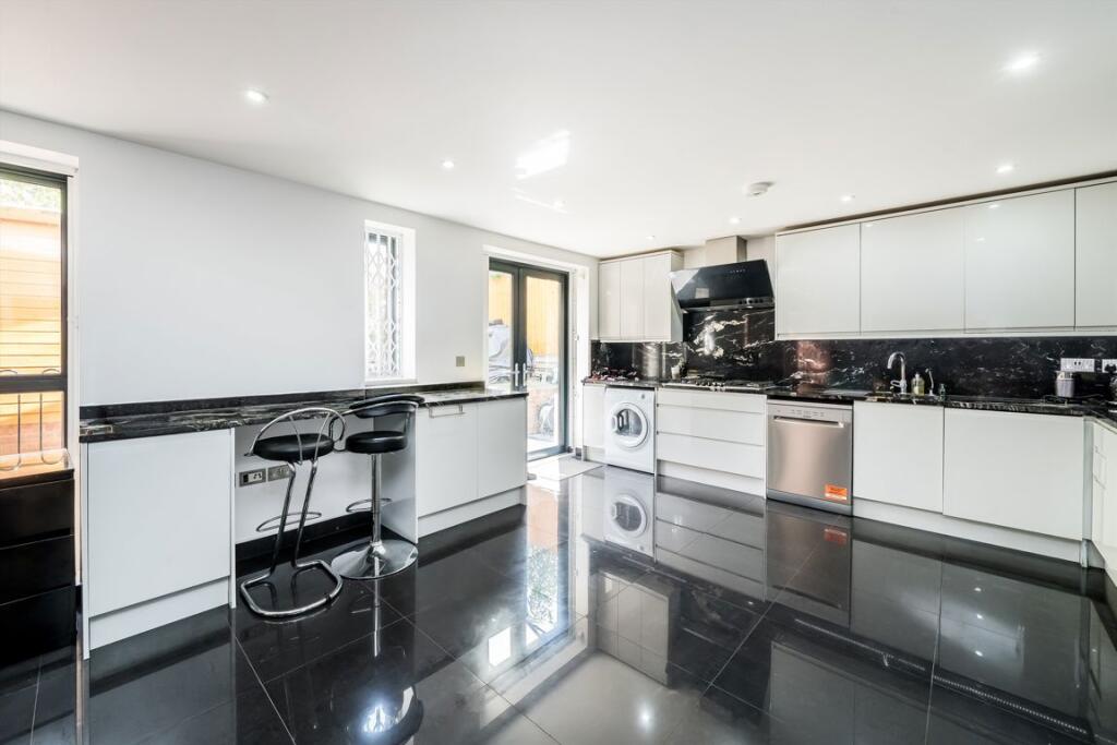 House in London - View 2
