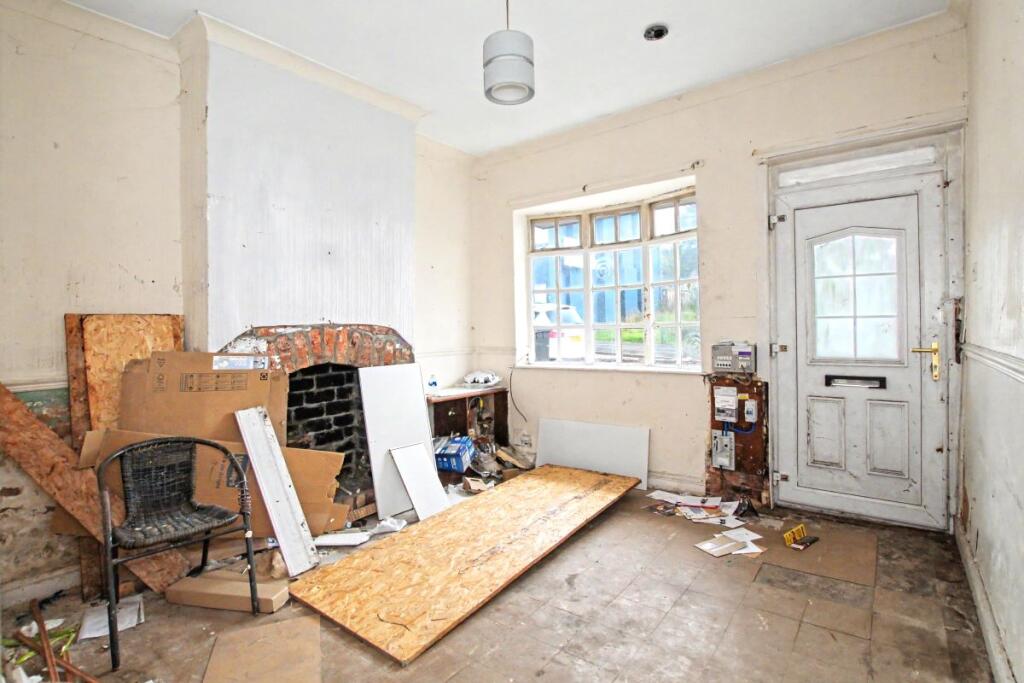 House in Stoke-on-Trent, Smallthorne - View 2