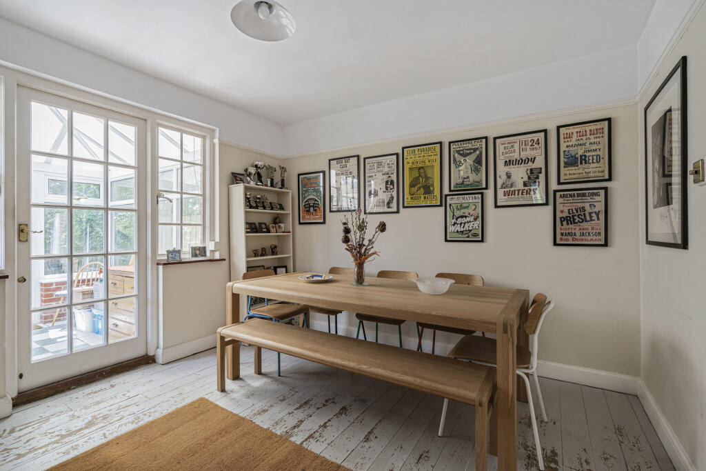 House in Waverley, Mount Pleasant, Farnham - View 3