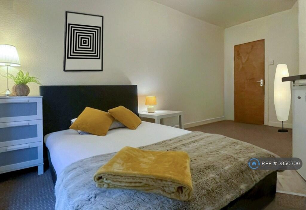 Main image of property: Hawksworth Grove, Leeds, LS5