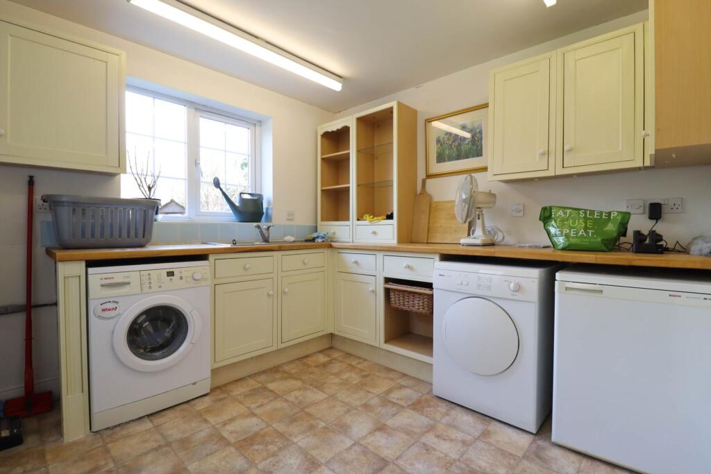 River Park, Marlborough, SN8 1NH - More