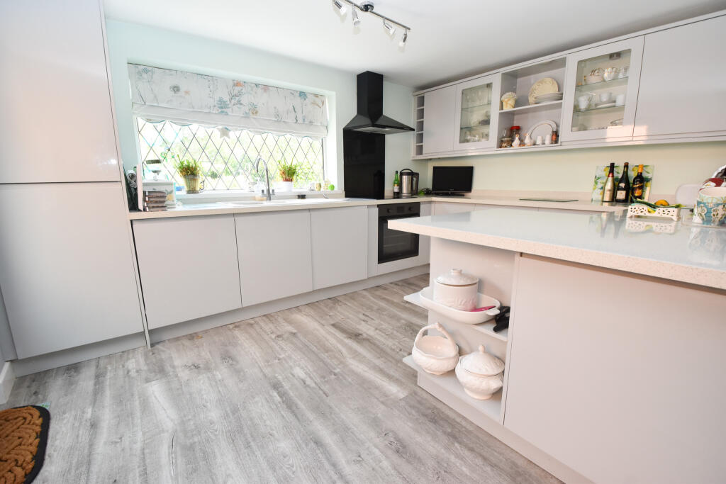 Southgate, Urmston, M41 photo 4