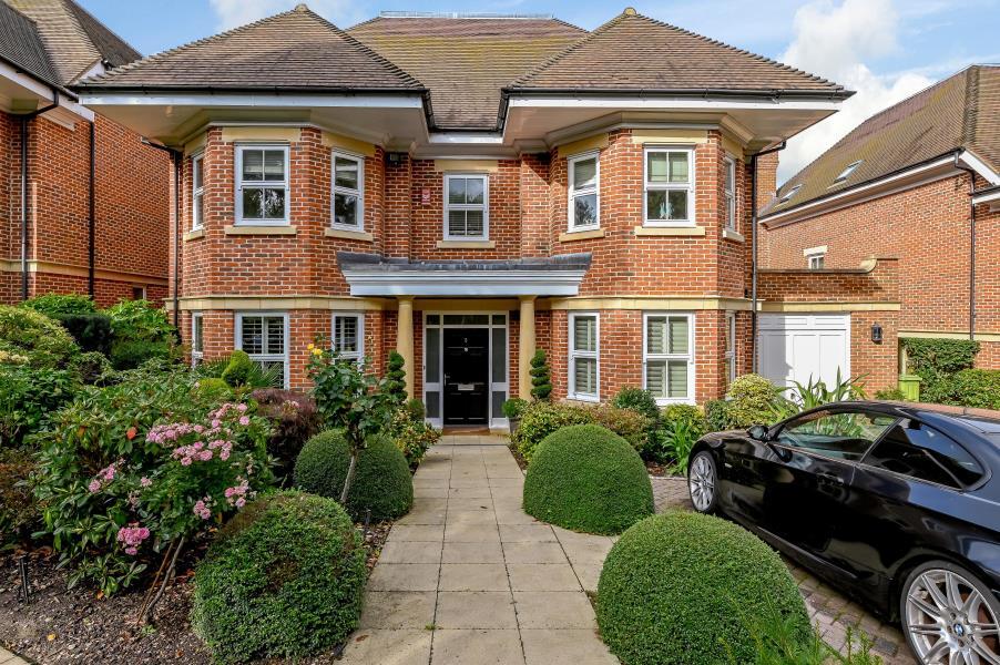 Main image of property: Glynswood Place, Ducks Hill Road