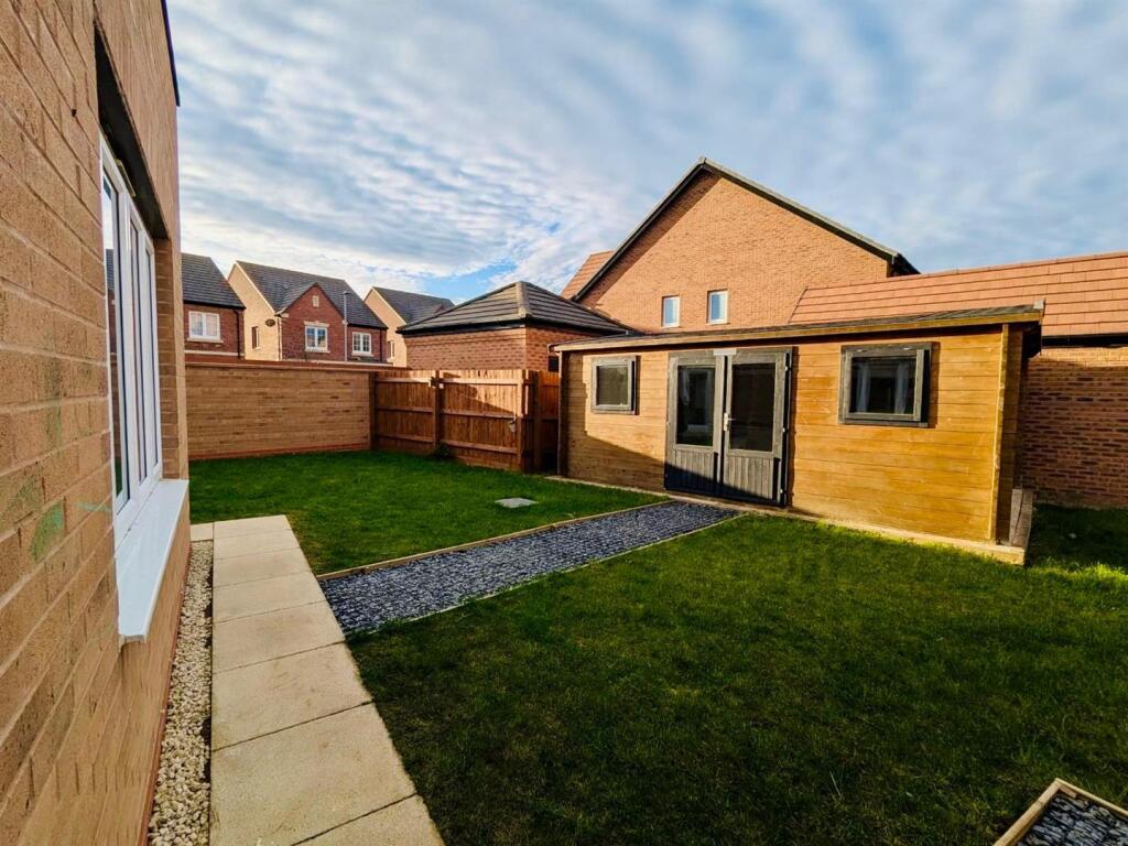 Steeplechase Way, Market Harborough photo 2