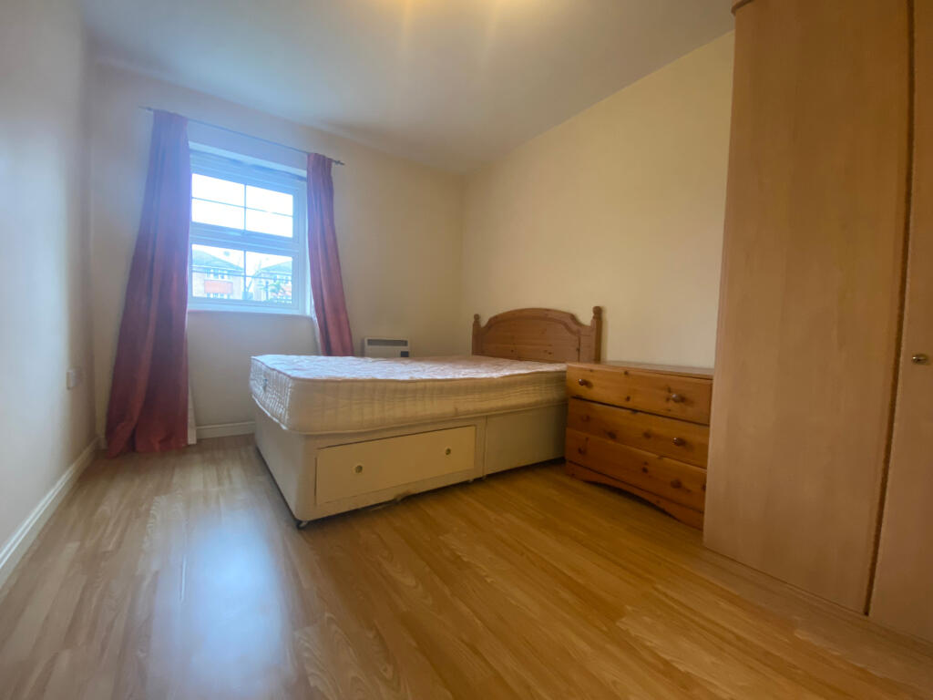 Apartment in Slough - View 5