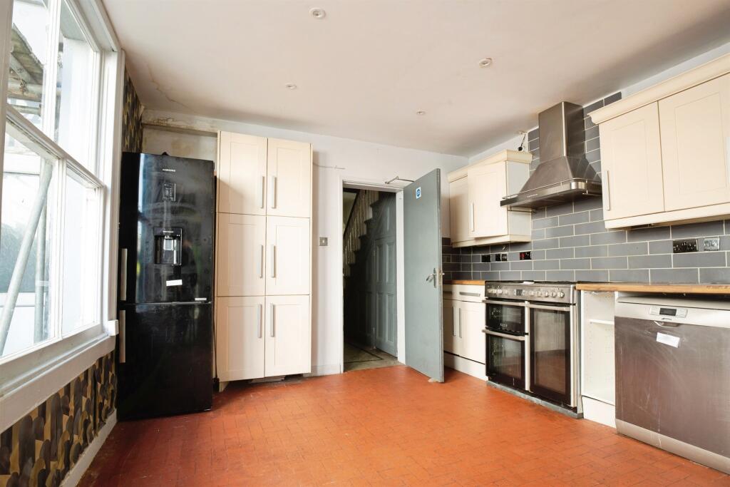 House in Cardiff, Grangetown - View 5