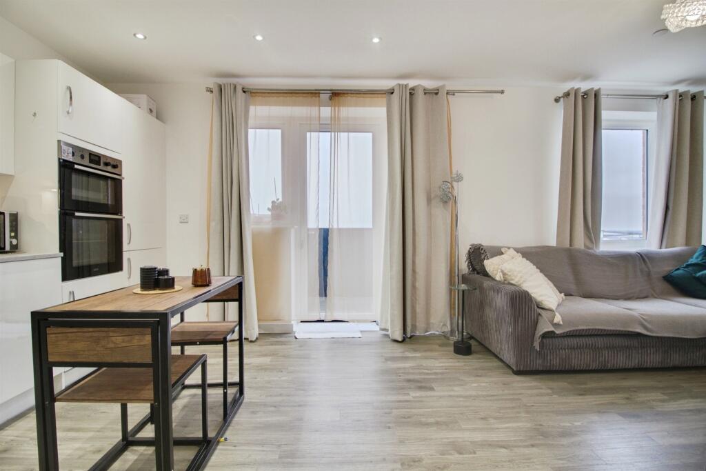 Additional image 7 of Hilltop Way, Hatfield