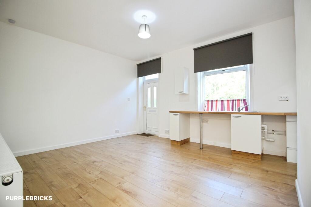 House in Wakefield - View 4