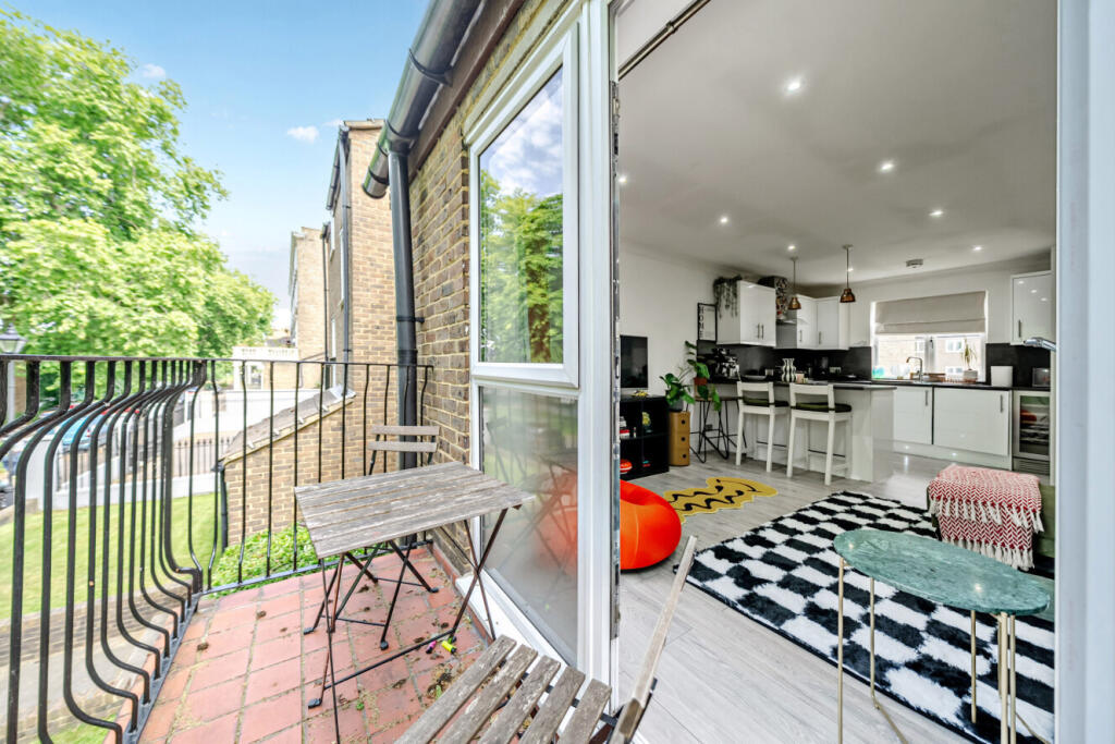 Clapham Common South Side, Clapham, London, SW4 - View 4