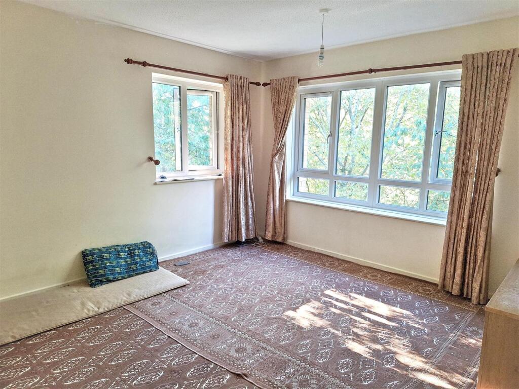Apartment in Milton Keynes, Central Milton Keynes - View 3