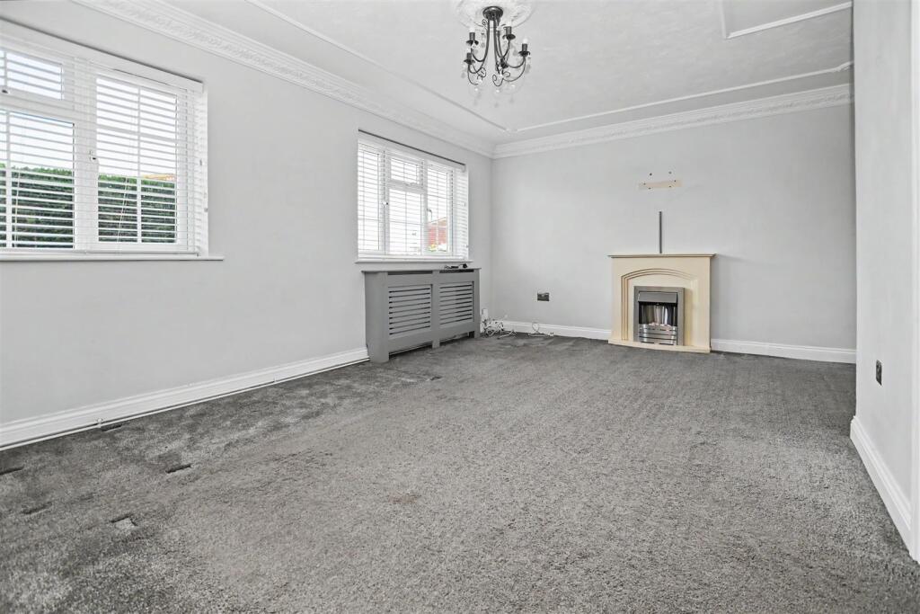 House in Castle Point, Canvey Island - More