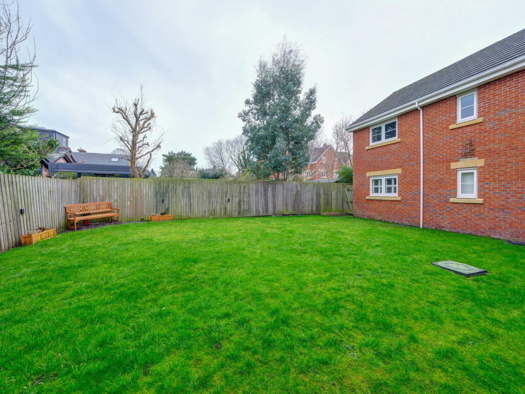Bridge Meadow, Lymm, WA13 9GH photo 4