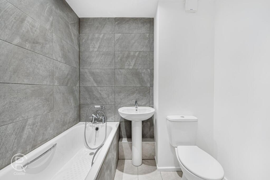 House in London, Pilgrim Estate, Hanwell - View 5