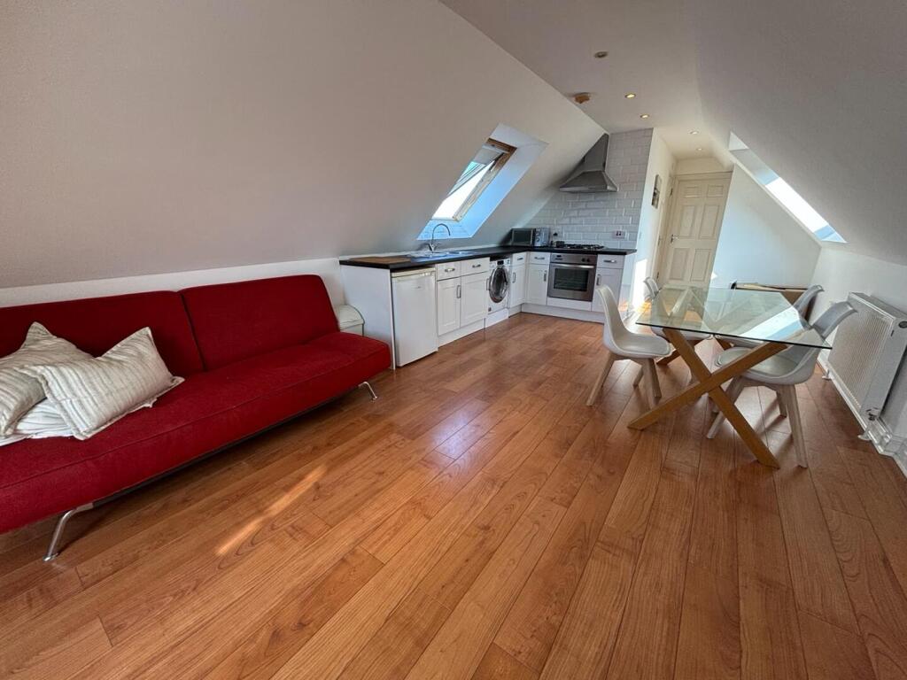 Apartment in Cowes, Isle of Wight - View 4