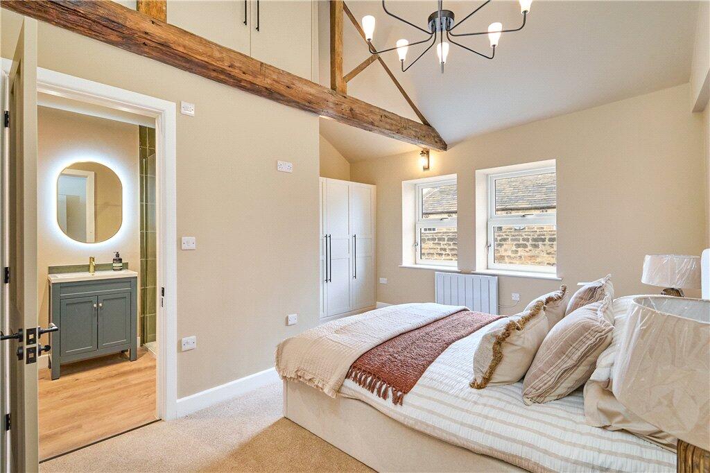 House in Leeds, Cross Green, Otley - More