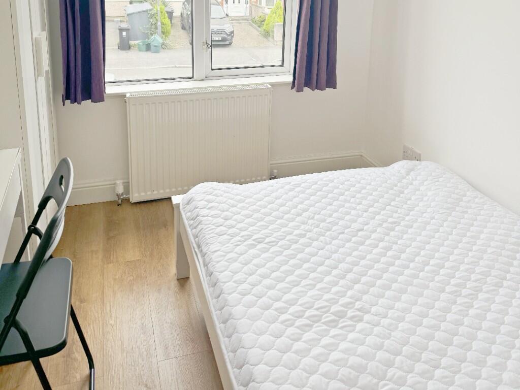 5 bedroom semi-detached house for rent
