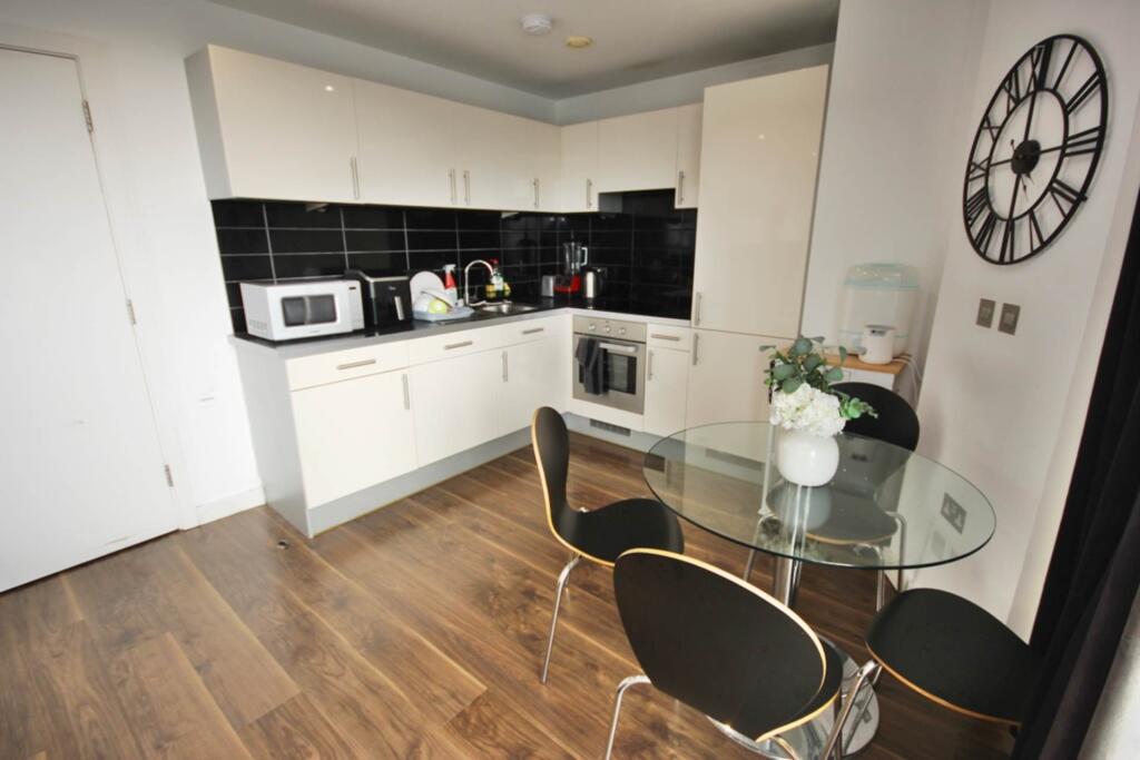 Apartment in Salford, Greater Manchester - View 4