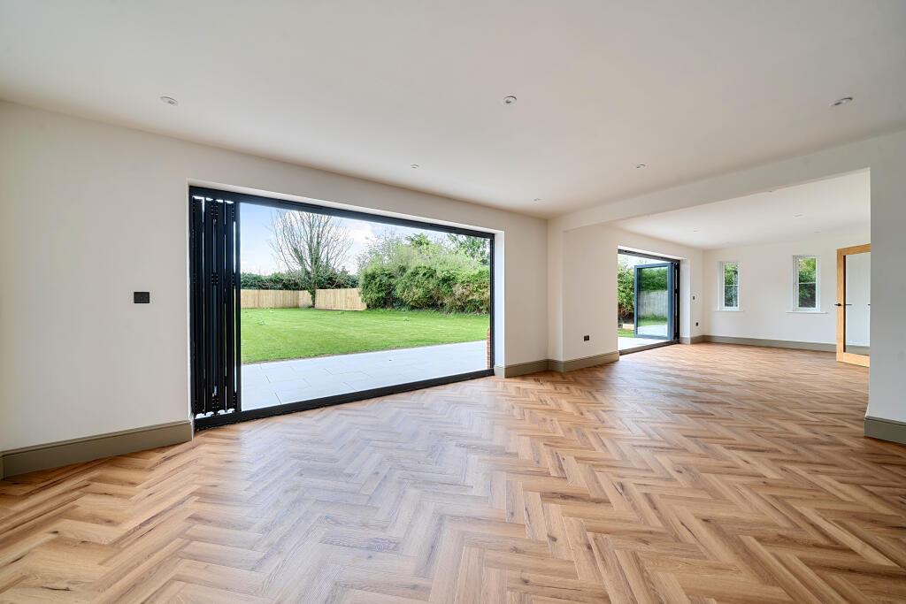 3 Church Road Wanborough photo 4
