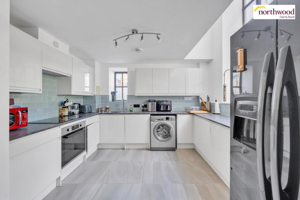 Apartment in Three Rivers, Abbots Langley - View 2