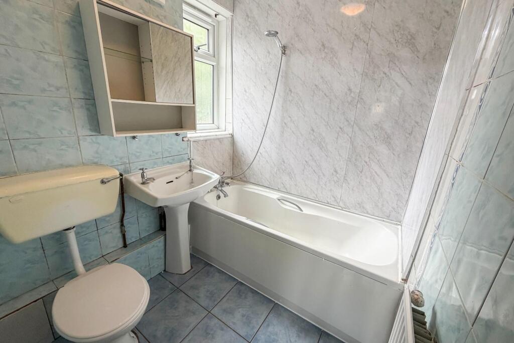 Apartment in Leeds, West Yorkshire - View 5