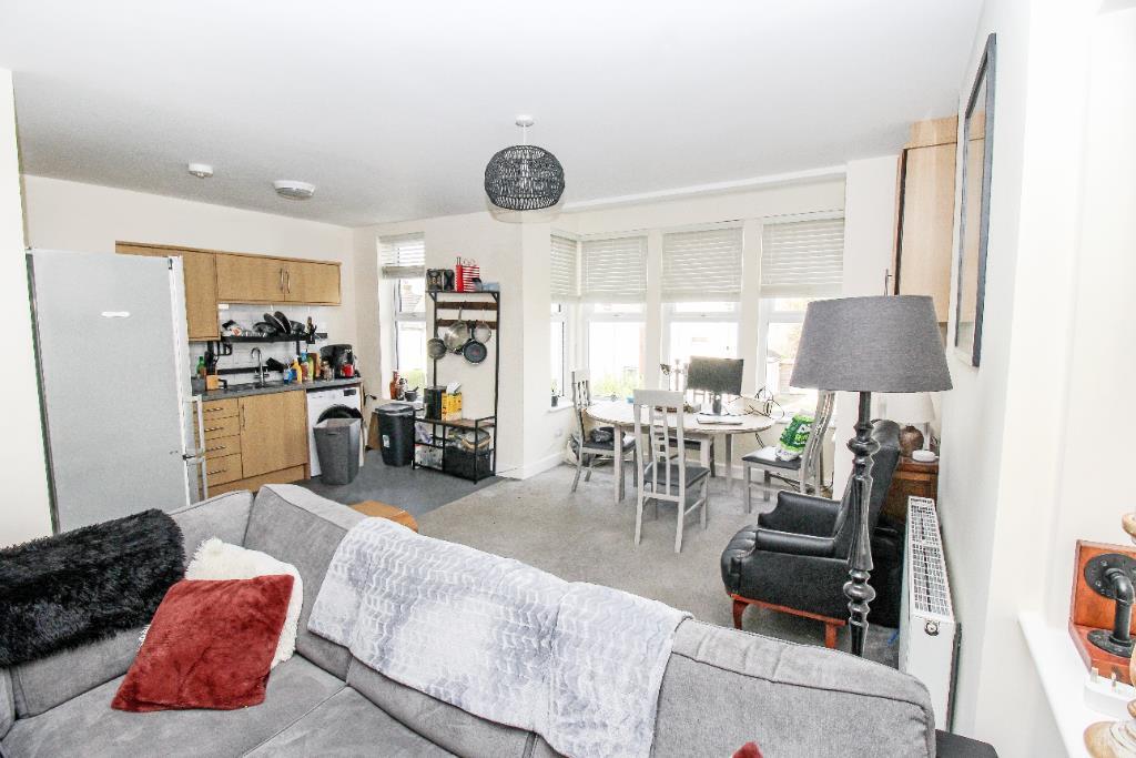 Apartment in Southend-on-Sea - View 5